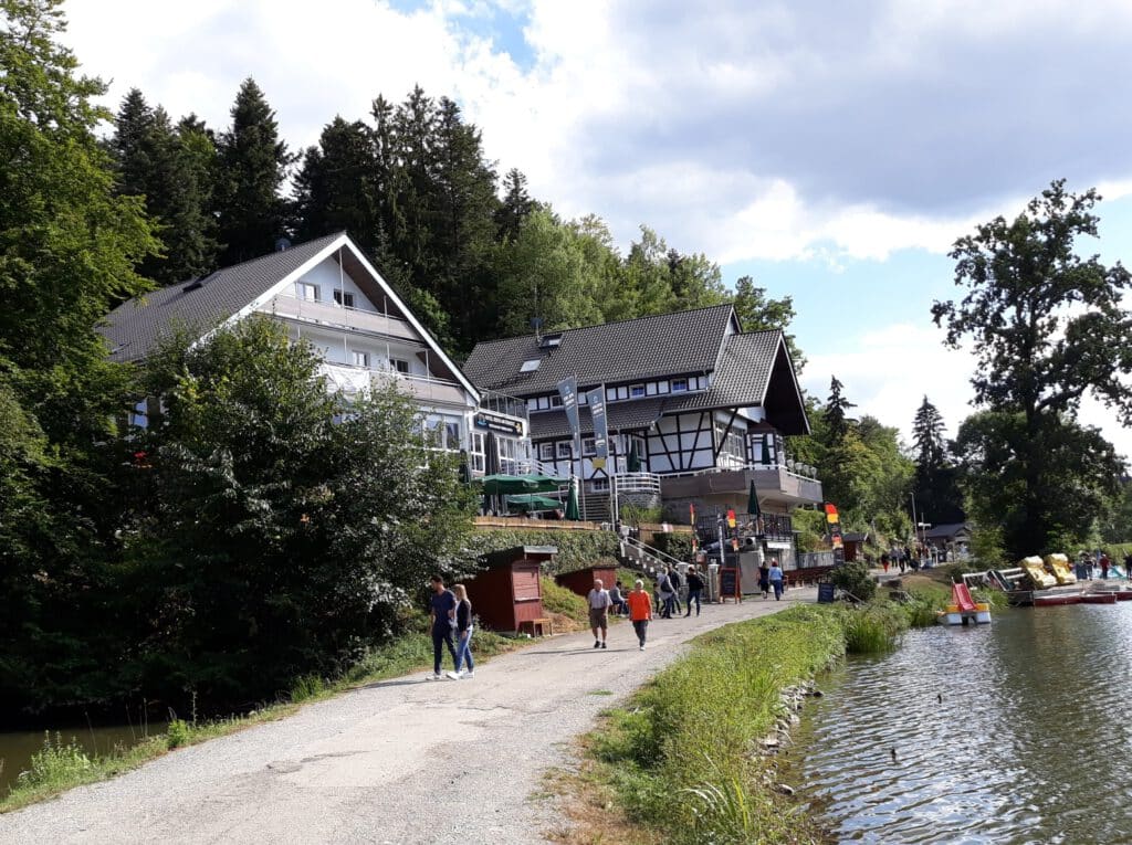 Entdecke den schwäbischen Wald: Spaß und Kultur am Ebnisee - Rodeln und Museum