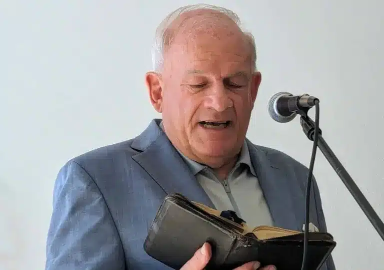 Peter Hahne in Bretzfeld beim Haus zum Fels