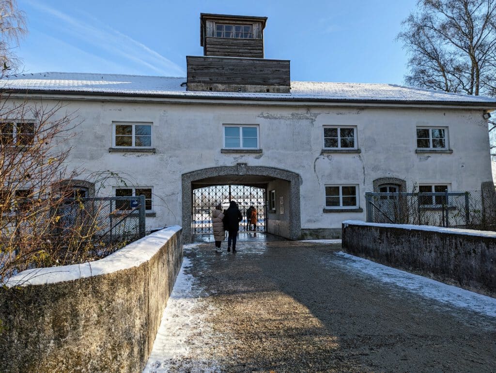 Umfassende Modernisierung: Die Bedeutung der KZ-Gedenkstätte Dachau für unsere Gesellschaft