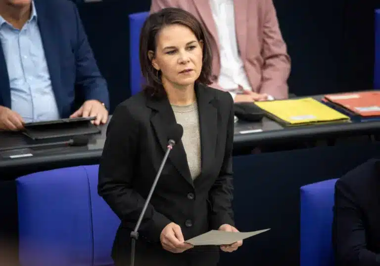 Blockade der Waffenlieferungen durch Annalena Baerbock
