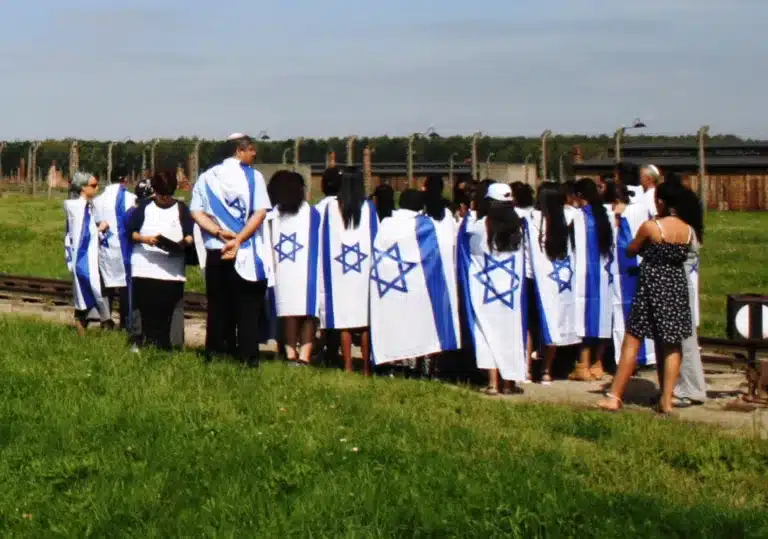 Besucher in der Gedenkstätte Auschwitz