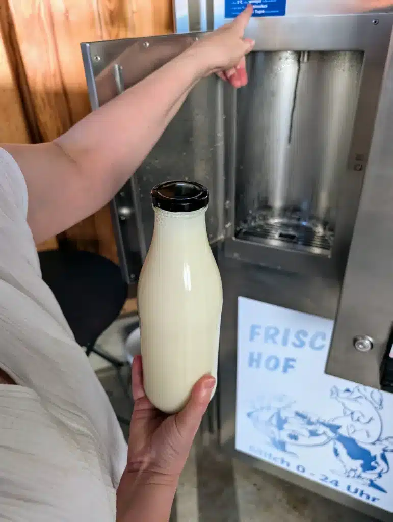 Frische Milch direkt vom Bauern: Unser erster Meilenstein im Hüffenhardt-Experiment Frische Milch direkt vom Bauern: Unser erster Meilenstein im Hüffenhardt-Experiment